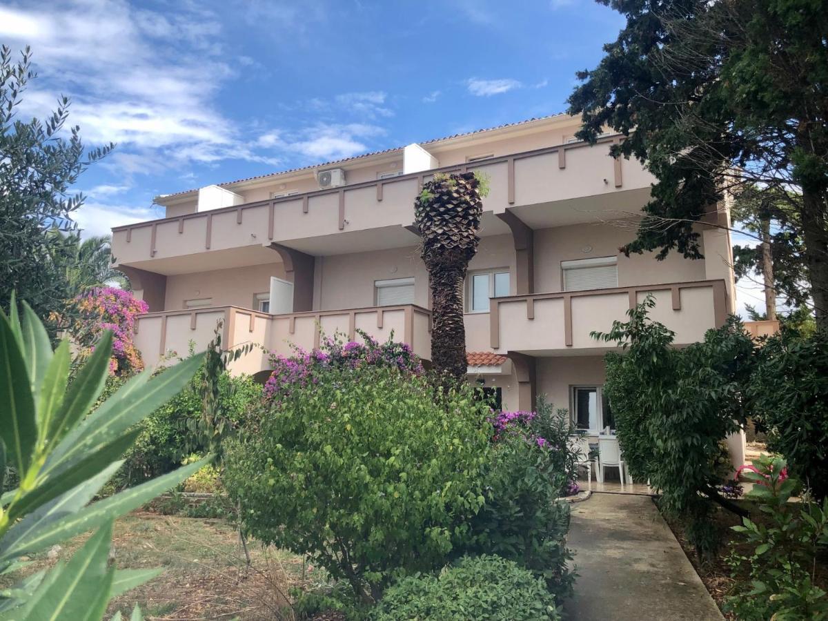 Apartments Palma Novalja Exterior photo