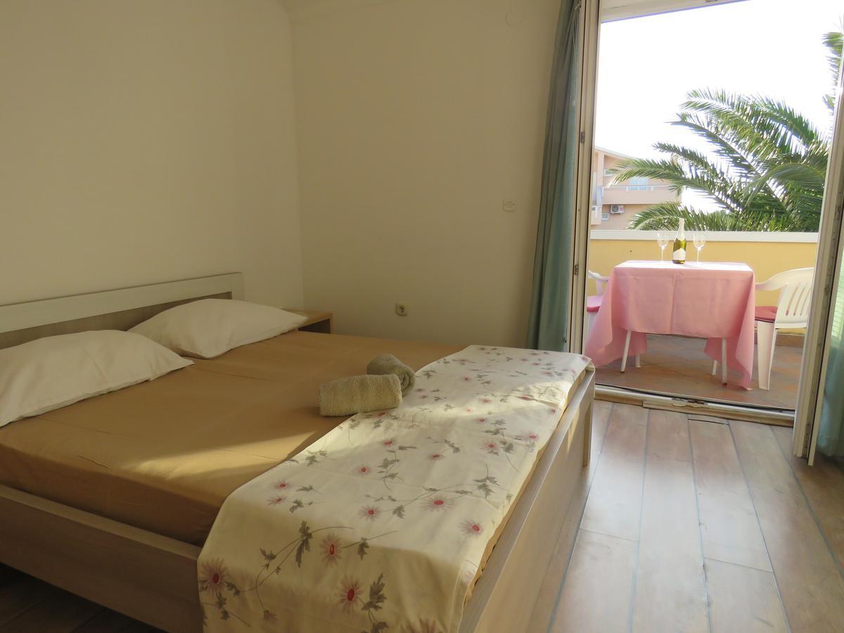Apartments Palma Novalja Exterior photo